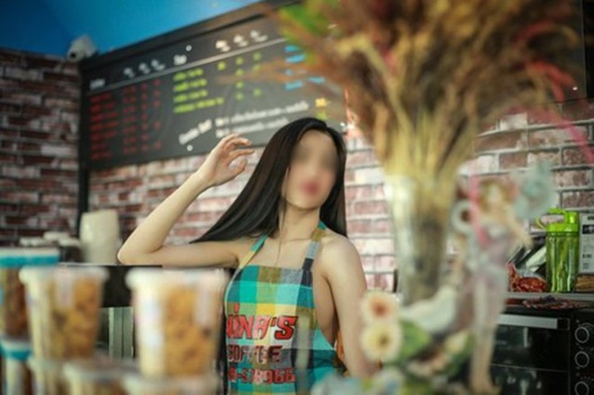 Người dùng mạng xã hội hầu hết đều phản đối, họ khẳng định việc làm này ảnh hưởng đến hình ảnh của Thái Lan cũng như dễ trở thành tấm gương xấu cho các bé gái mới lớn.