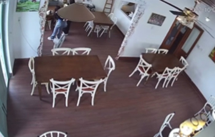 Mới đây, dân mạng đã xôn xao trước trường hợp nhóm bạn trẻ đến quán cafe quay TikTok. Tuy nhiên, nhóm bạn lại gây ra hậu quả hư hỏng tài sản, khiến chủ quán phải đăng bài phốt.