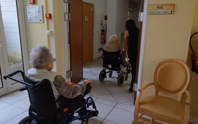 Bi kich phia sau canh cua cac vien duong lao o Phap-Hinh-2