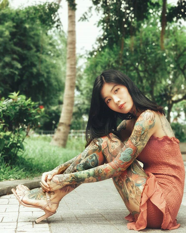 Mỗi khi ra ngoài với ngoại hình phủ kín hình xăm và chiếc bụng bầu lớn, Minh Thái luôn là tâm điểm chú ý của mọi người. Tuy vậy, cô không để tâm đến những ánh mắt tò mò, những lời xì xào bàn tán mà chỉ tận hưởng khoảng thời gian tuyệt vời khi mang em bé trong bụng.