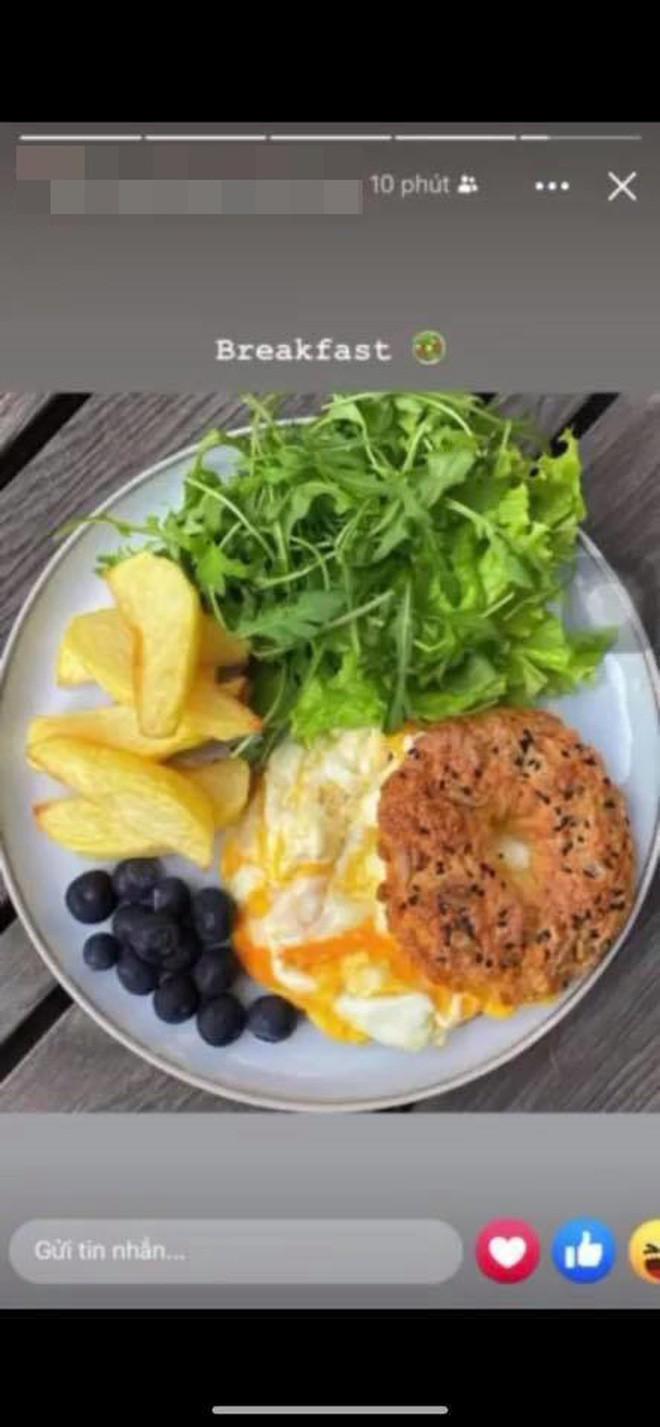 Để công cuộc "sống ảo" diễn ra trọn vẹn hơn, mỗi lần đăng tải trên mạng xã hội, gái xinh đều kèm theo đó vài dòng trạng thái, "khoe khéo" rằng đó là những món do chính cô làm.