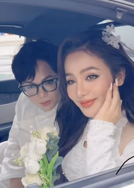 Được biết, "vợ sắp cưới" của nam TikToker là Khánh Vân - cô tên thật là Nguyễn Thị Thanh Vân, sinh năm 2001 và hiện đang sinh sống, làm việc tại Hà Nội.