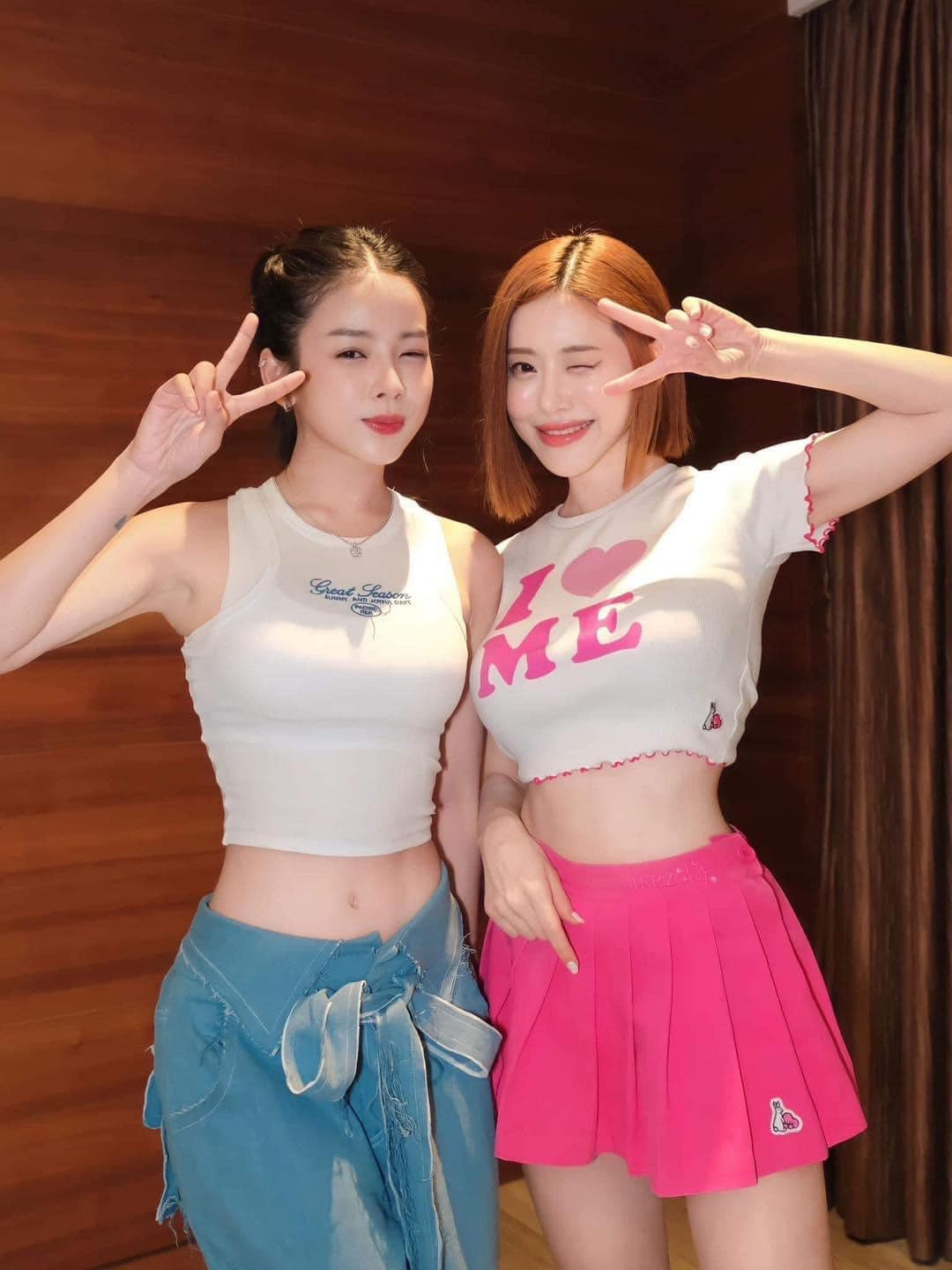 Không cần diện outfit hở bạo, Mie và Soda vẫn khiến dân mạng mê tít với vóc dáng nóng bỏng, gợi cảm cùng vòng eo "con kiến" vạn người mê.