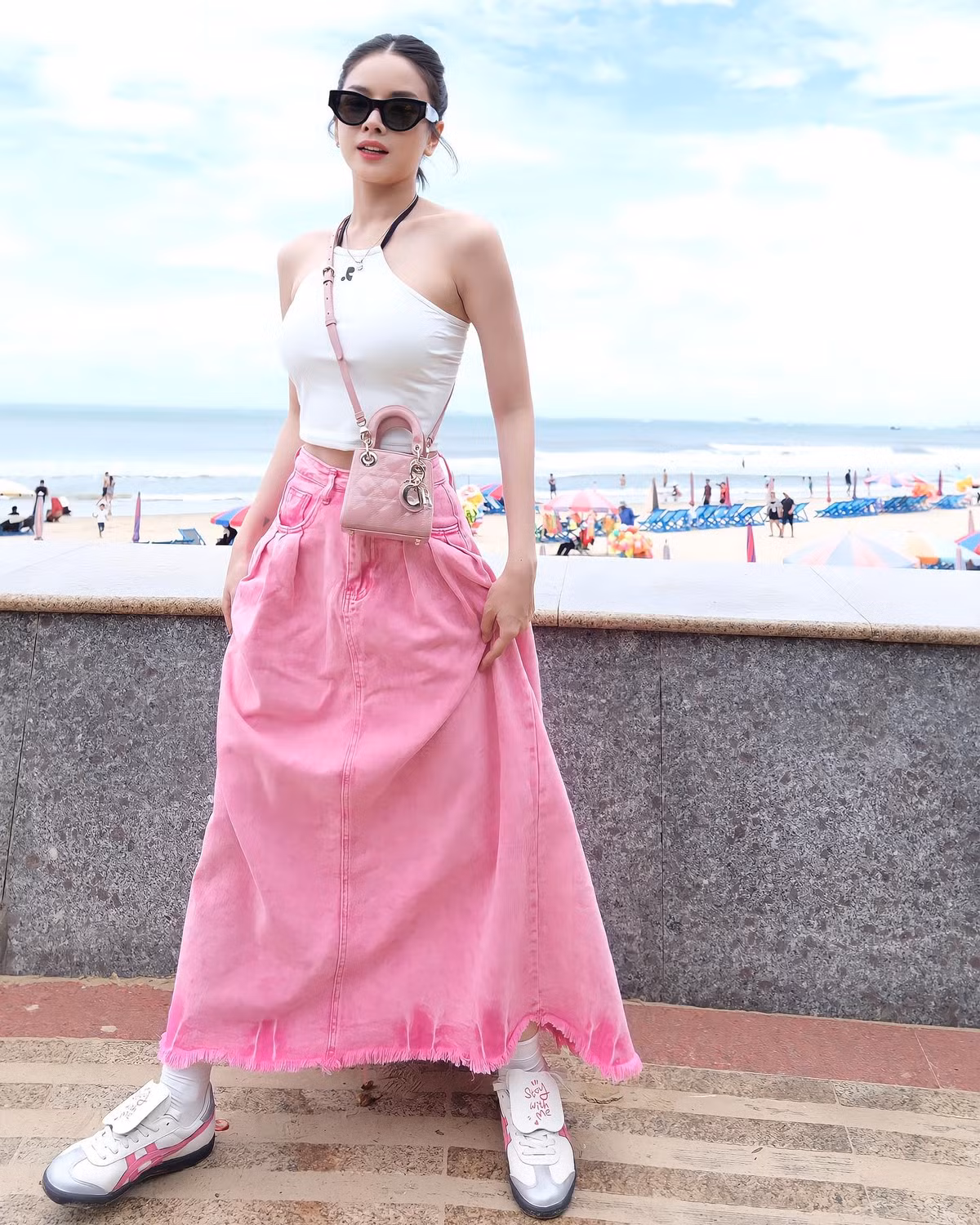 Bên cạnh đó, nhan sắc ngọt ngào, rạng rỡ của 2 nữ DJ đã góp phần khiến màn đọ sắc này trở nên viral.