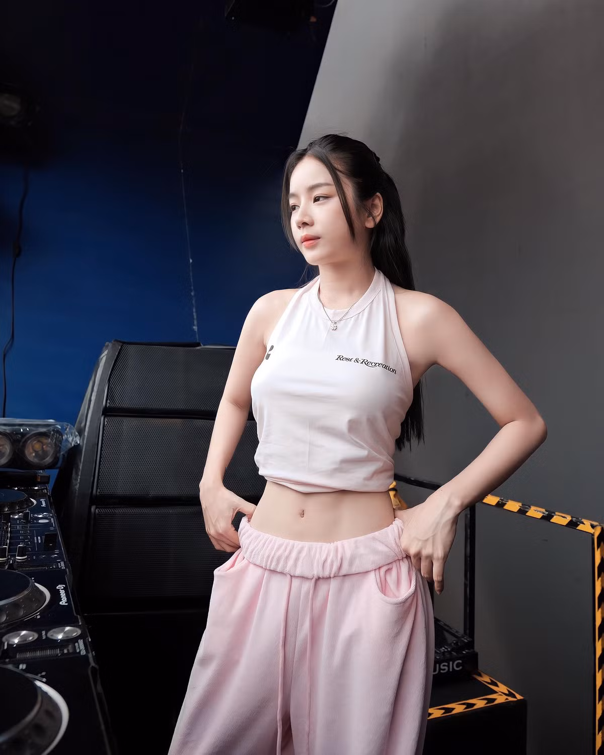 Thời gian gần đây, Mie tham gia vào lĩnh vực diễn xuất và nhanh chóng gây ấn tượng.