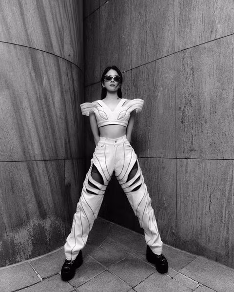 Nữ DJ Mie (tên thật Trương Tiểu My, SN 1995, quê Đà Nẵng) là một cái tên đã quá quen thuộc trong làng DJ Việt, dòng nhạc cô theo đuổi và thành công là EDM.