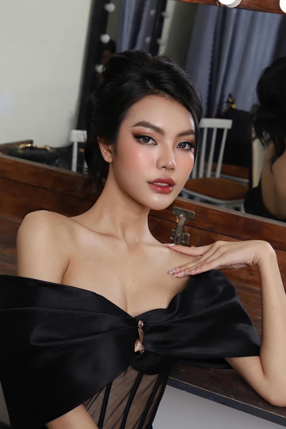 Nguyễn Tường San (sinh năm 2005, Hà Nội) vừa giành ngôi vị Á hậu của cuộc thi "Hoa hậu chuyển giới Việt Nam 2023". Cô nàng sở hữu vóc dáng hoàn hảo với chiều cao 1m79 và vòng eo 56cm.