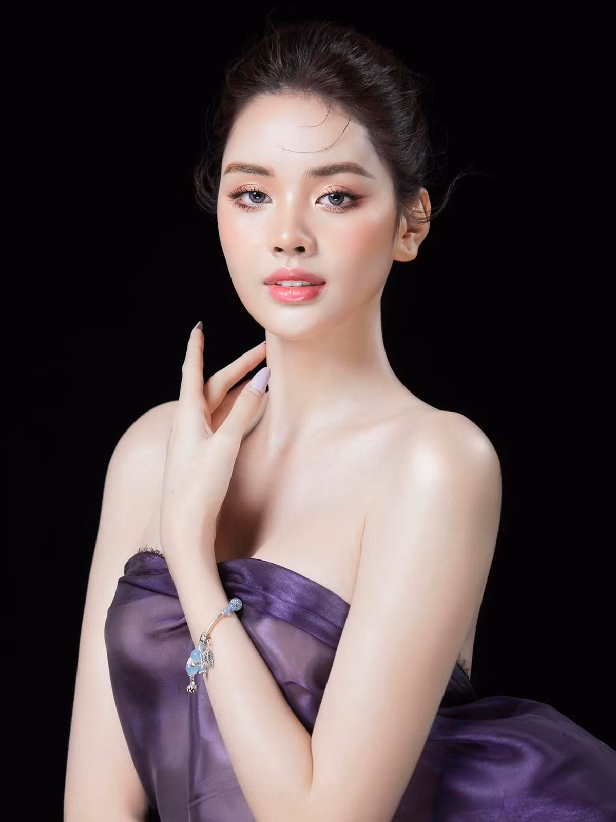 Nhiều người cho rằng, nếu chỉ xem ảnh thì khó nhận ra, Đan Tiên là người chuyển giới bởi những đường nét cô nàng sở hữu quá thanh tú.