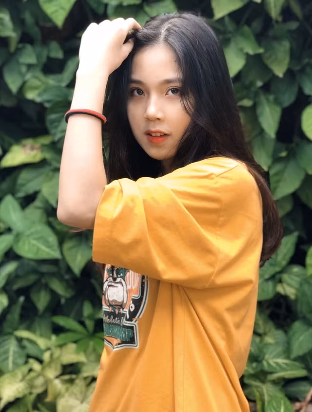 Những người bạn cũ lâu năm gặp lại đều ngạc nhiên bởi sự thay đổi của Diệu Anh. Thậm chí một số khác còn hoài nghi, liệu có phải cô nàng đã phẫu thuật thẩm mỹ hay không.