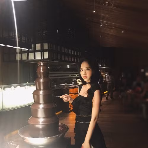 Ngoài việc sở hữu ngoại hình xinh đẹp, Trang Pilla còn có vóc dáng gợi cảm, quyến rũ và từng làm người mẫu ảnh cho các tạp chí, kênh truyền hình tuổi teen trong nước.