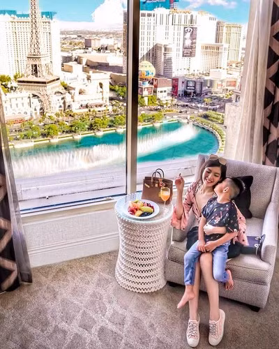 Tuy bận rộn với công việc kinh doanh và chăm sóc gia đình nhưng Tiểu Giang vẫn giữ được vóc đang thon gọn nhờ duy trì chế độ ăn uống, tập thể dục hợp lý khiến bao người phải ngưỡng mộ.