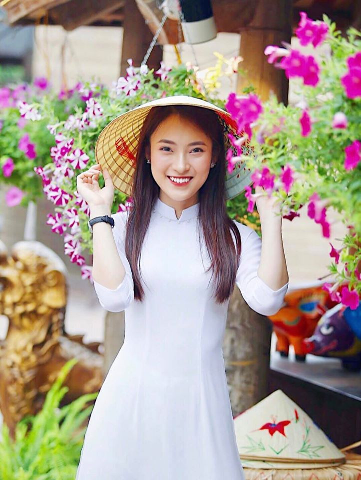 Ở tuổi 22, Khánh Vy trở thành hình mẫu lý tưởng và niềm đam mê của tất cả mọi người: Xinh đẹp, học giỏi, tài năng, giàu có và hạnh phúc.