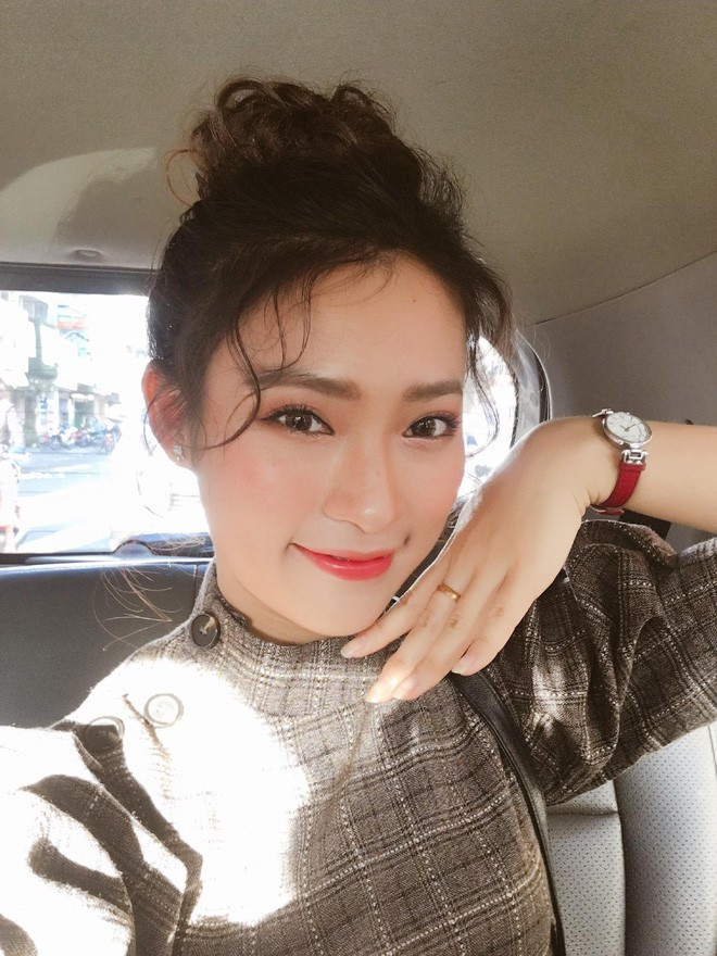 Sau 4 năm, Khánh Vy vừa tốt nghiệp ĐH, nhận bằng Giỏi khoa Quan hệ Quốc tế của trường Học viện Ngoại giao.