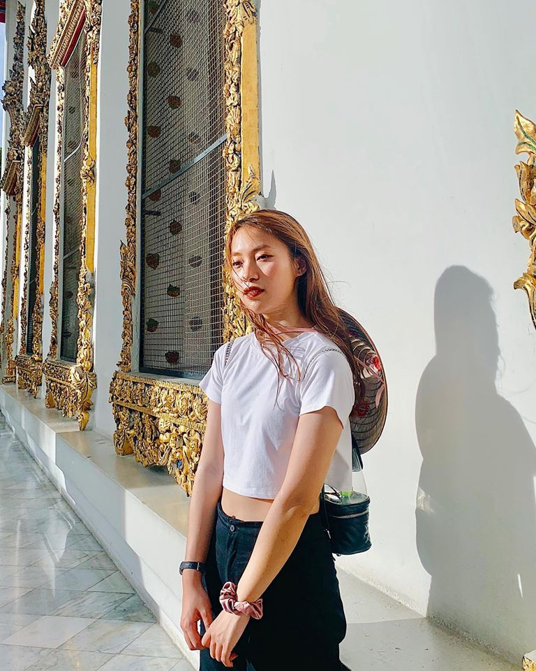 Ngoài công việc trên, "hot girl 7 thứ tiếng" còn sở hữu kênh Youtube có tiếng trong cộng đồng học tiếng Anh với loạt video cộp mác VyVocab, VyTalk, VyLog.