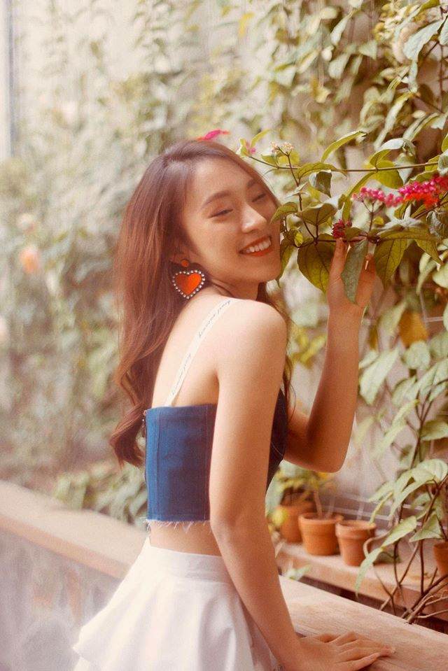 Clip nói 7 thứ tiếng chính là bàn đạp giúp Khánh Vy có thêm nhiều cơ hội được tiếp xúc với giới giải trí, trở thành MC và những hoạt động khác giúp cô có thu nhập “khủng” ở tuổi 18.