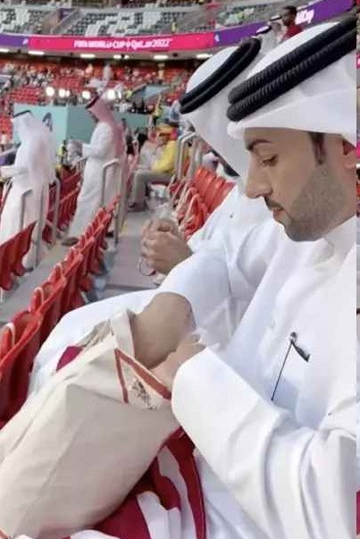 Ở phần bình luận clip, dân mạng bày tỏ thích thú, ước gì mình cũng có mặt trên sân để nhận được những phần quà ý nghĩa như thế này.