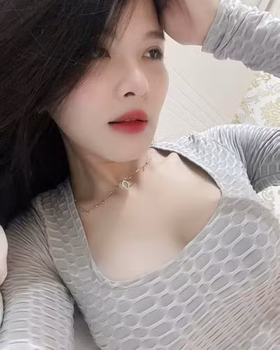 Không ít người còn nhận xét vẻ đẹp của Minh Hy có nét tương tự với Chương Nhược Nam - nữ diễn viên nổi tiếng của Trung Quốc. Bởi có visual trong veo, giản dị nhưng lại có nét thu hút riêng.