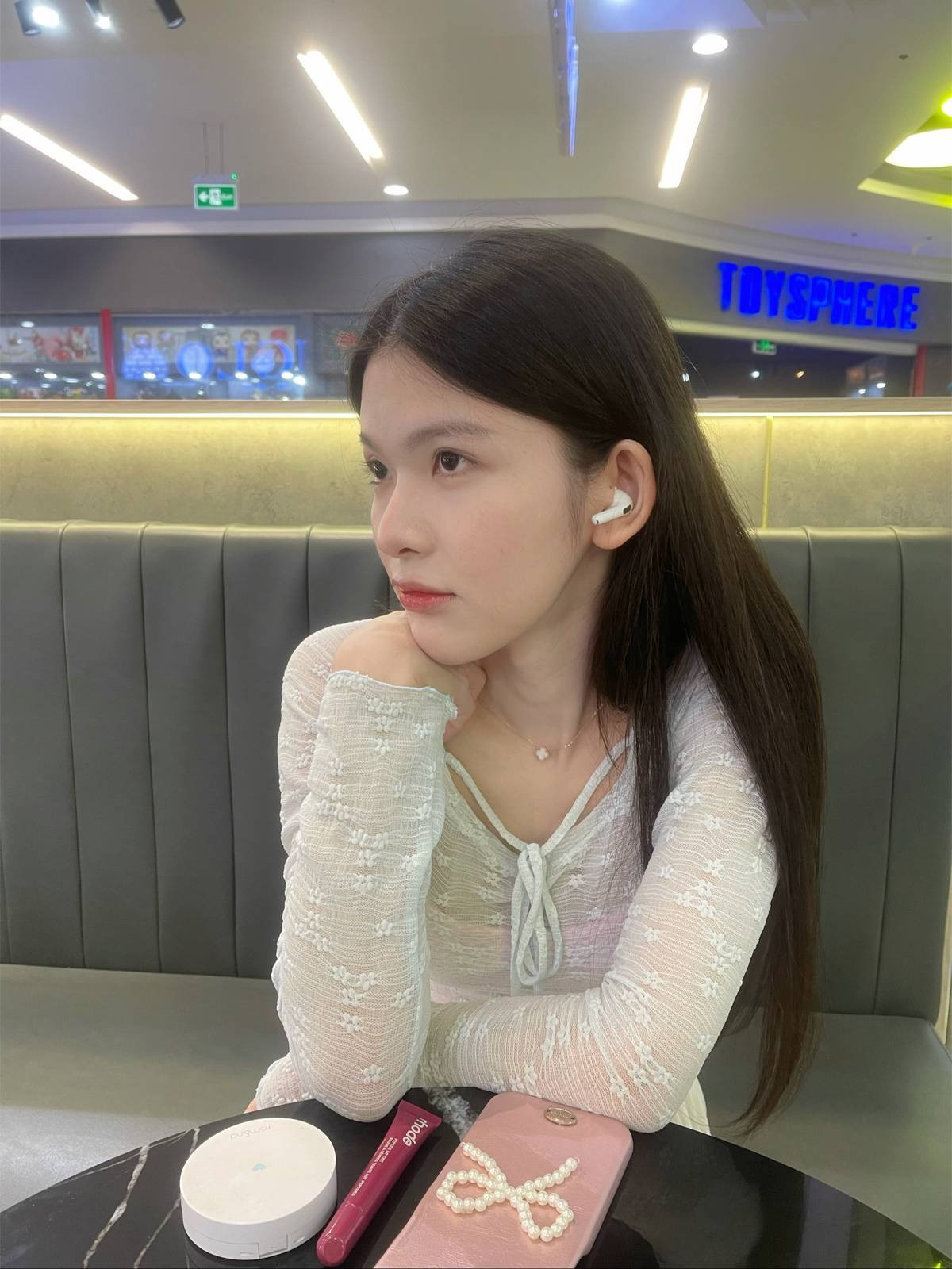 Trên trang cá nhân của mình, Minh Hy không đăng tải quá nhiều hình ảnh nhưng mỗi lần xuất hiện đều khiến dân tình trầm trồ. Người đẹp chuyển giới chuộng style nhẹ nhàng, ngọt ngào, không ngần ngại khoe những khoảnh khắc mộc mạc nhất của bản thân.