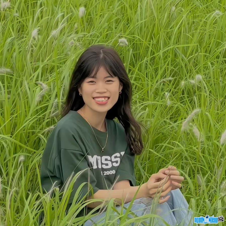 Không chỉ gây ấn tượng bằng những câu nói viral khắp cõi mạng, Thùy Dung còn nhận về rất nhiều bình luận thể hiện sự thích thú với vẻ ngoài giản dị của cô nàng.