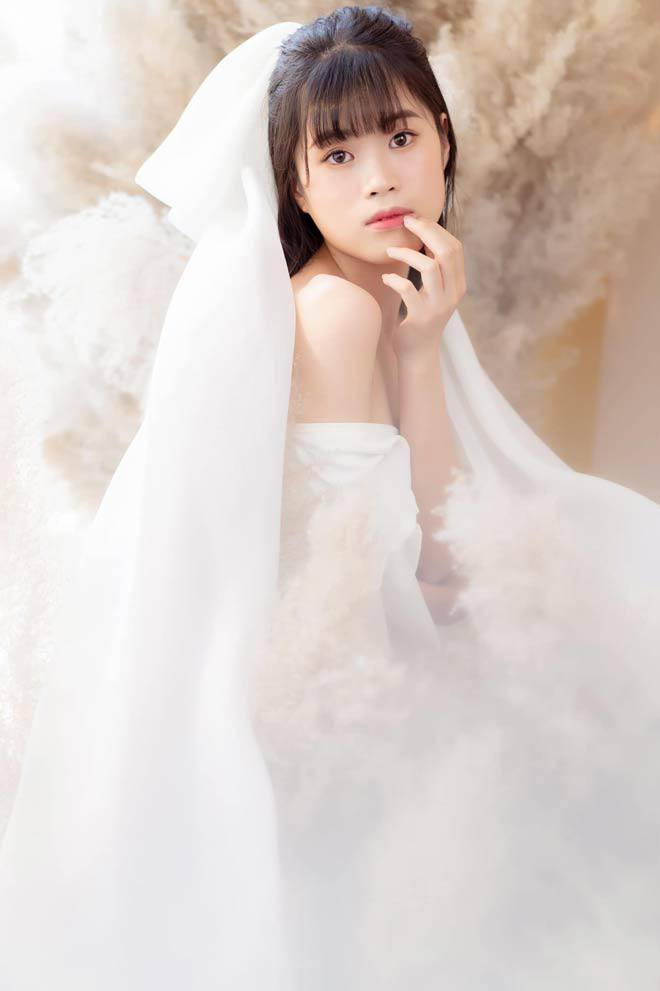 Mỗi clip của Thùy Dung chỉ vỏn vẹn vài giây với một vài câu nói, hình ảnh đơn giản, chân thực nhưng thu hút hàng triệu lượt xem. Clip nổi nhất của cô lên tới hơn 10 triệu lượt xem.