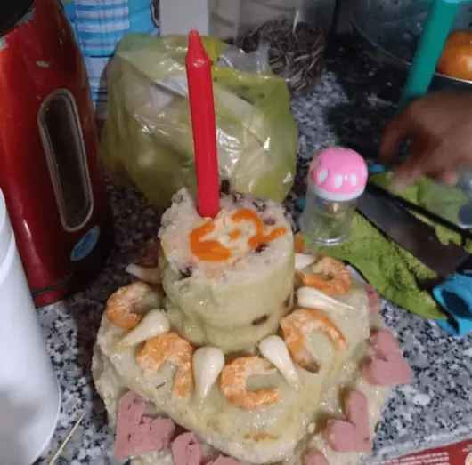 Chiếc bánh độc đáo có cả topping ăn kèm cho đỡ ngấy