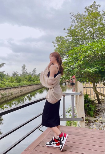 Số tiền bên trong lợn đất của Tố Uyên cũng đáng nể khi không chỉ có tiền Việt Nam đồng với mệnh giá cao còn có không ít những ngoại tệ mạnh trên thế giới.