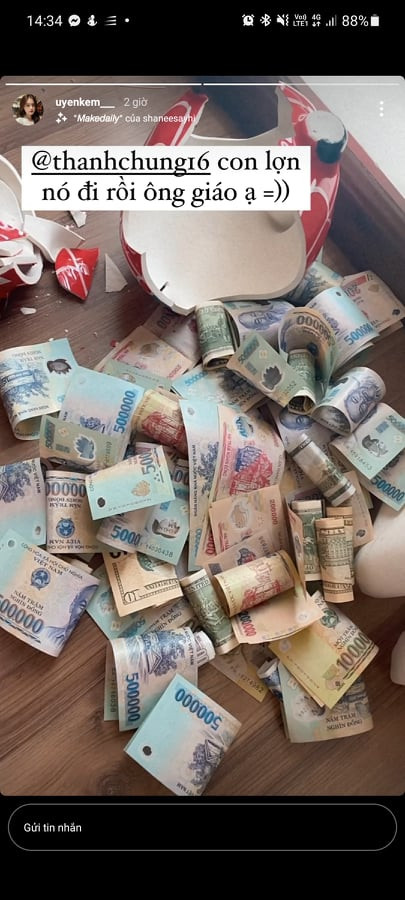 Mới đây, bạn gái cầu thủ đội tuyển Việt Nam khiến nhiều người phải ngỡ ngàng khi có màn "đập lợn" đỉnh cao.