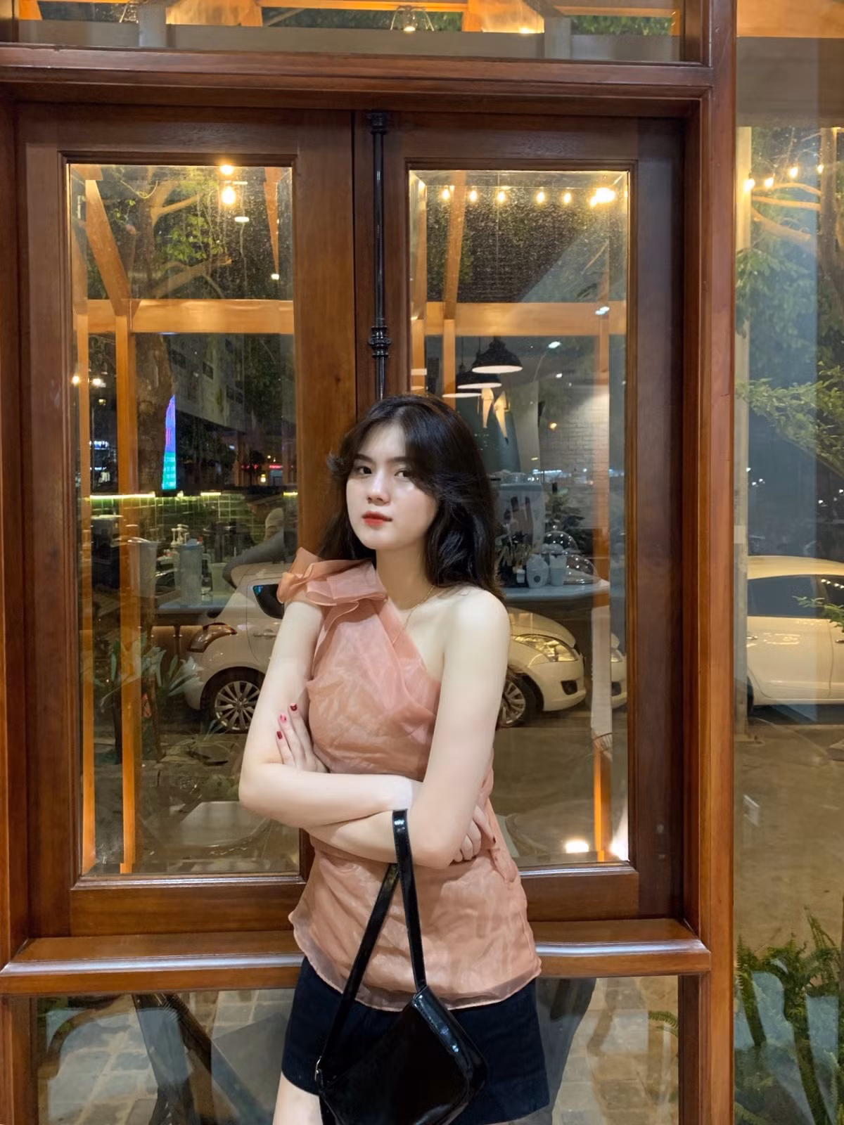 Bạn gái cầu thủ Việt Nam - Thành Chung không đóng khung theo một phong cách thời trang cố định. Cô luôn thay đổi để làm mới mình.