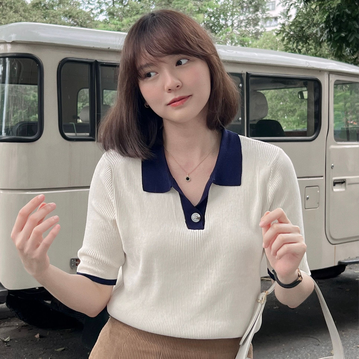 Cho đến thời điểm hiện tại cư dân mạng đã bắt đầu có cái nhìn thiện cảm hơn dành cho Hải Tú. Một số người cho rằng cô và Sơn Tùng M-TP "xứng đôi vừa lứa", thậm chí không ngần ngại "đẩy thuyền" cả hai.