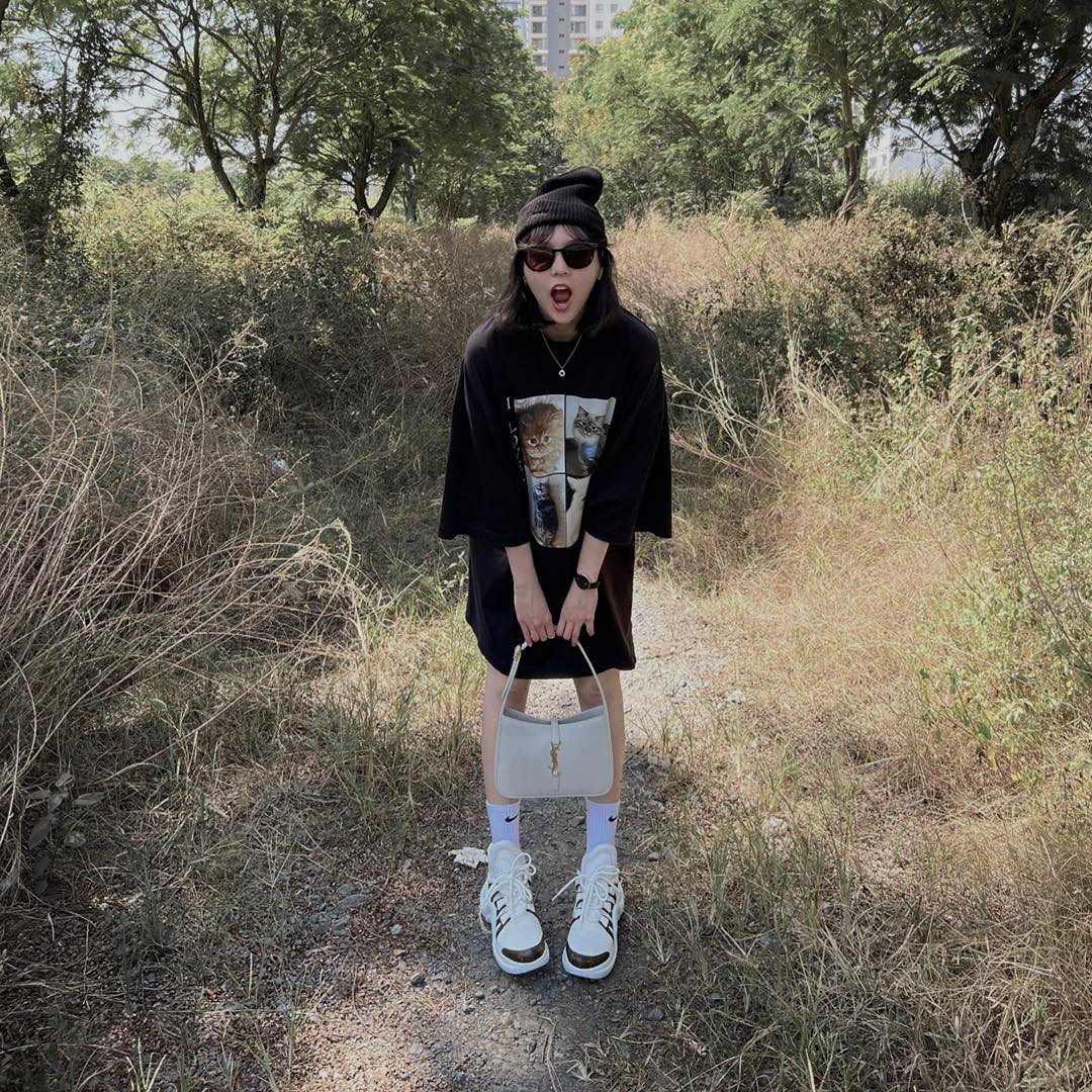 Dù vòng một khiêm tốn nhưng Hải Tú vẫn thu hút nhờ nhan sắc trong trẻo khi để mặt mộc.