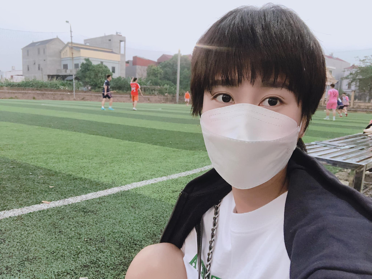 Giống như nhiều bạn gái cầu thủ khác, Thùy Dương bán hàng online trong mấy năm qua.