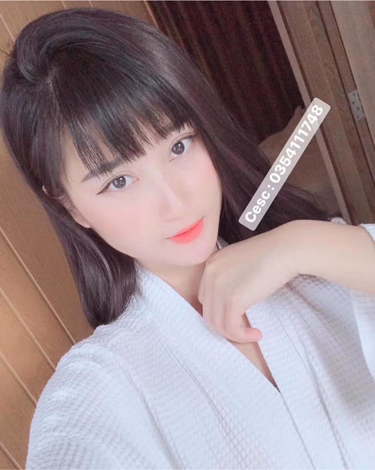 Trong thời gian qua, Thùy Dương được fans quan tâm khi cắt tóc ngắn giống Hiền Hồ. Dù có sự khác biệt khá lớn về ngoại hình nhưng không ít người ưu ái gọi Thùy Dương là "bản sao" Hiền Hồ.