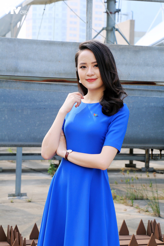 Là người chuyên nghiệp và yêu mến công việc nên Ngọc Bích luôn tìm hiểu kỹ chương trình để xây dựng hình ảnh phù hợp với bối cảnh xuất hiện.