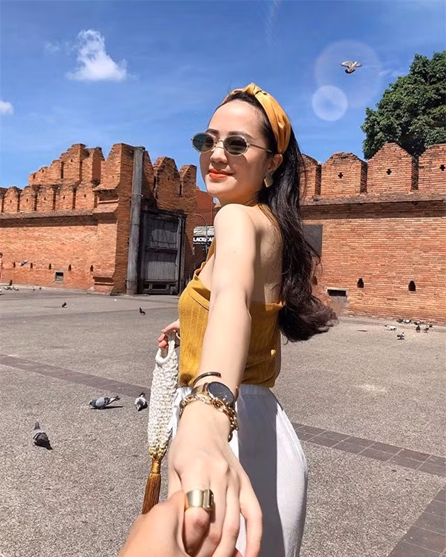 Thường ngày, nữ MC nổi tiếng đem đến hình ảnh trẻ trung, giàu năng lượng