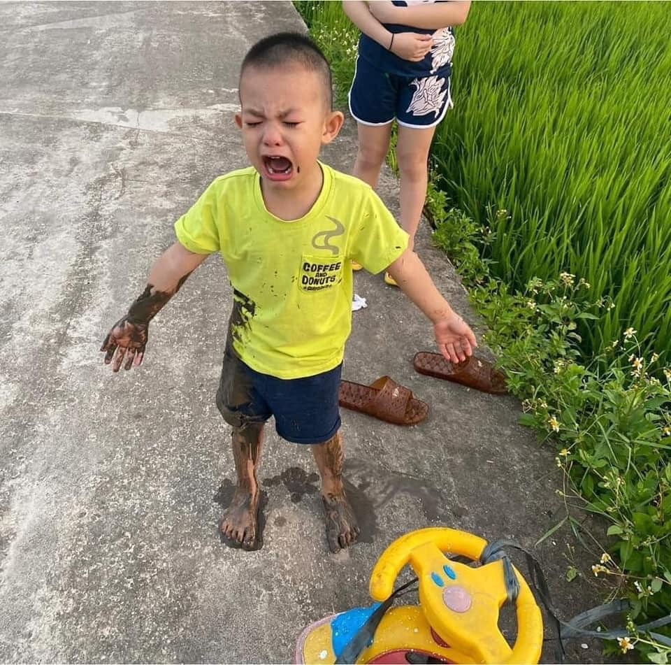 Nhiều người cho rằng, trẻ thơ thường chẳng lường trước được nguy hiểm, chơi thì vui nhưng cuối cùng hậu quả phải nhận lại chẳng dễ chịu chút nào.