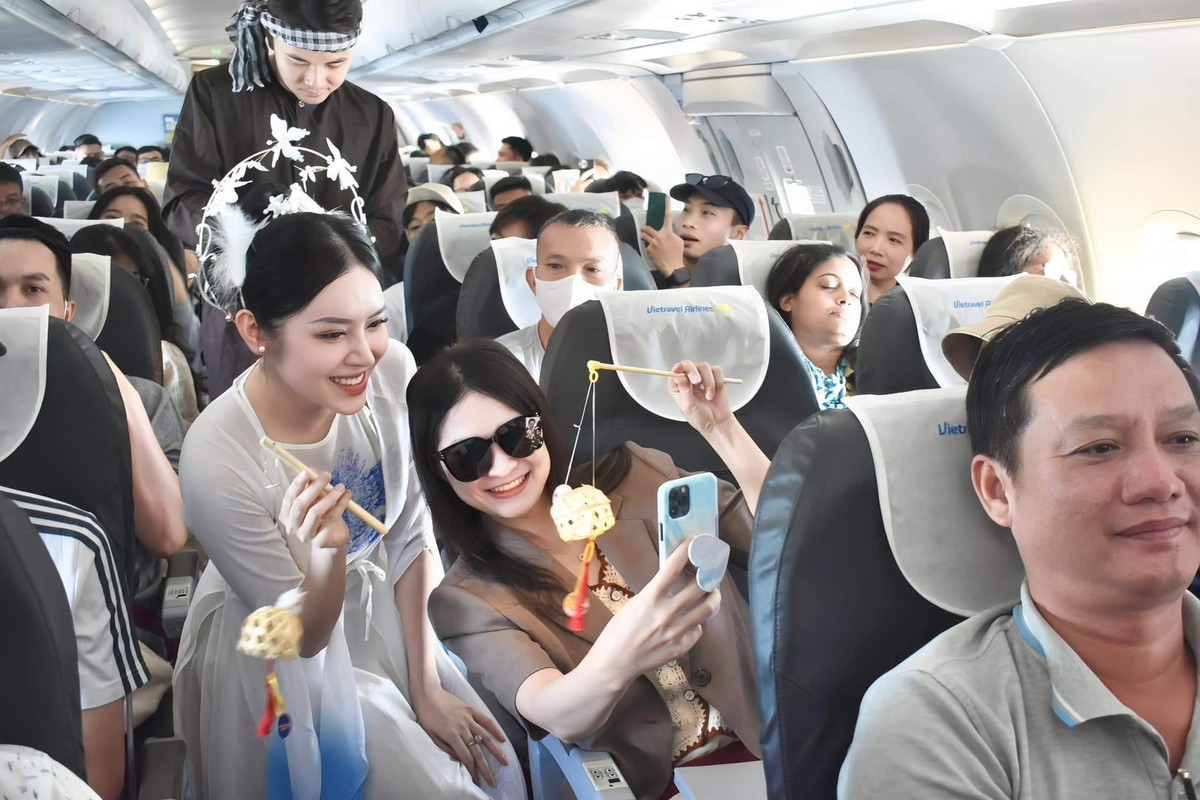 Là tiếp viên hàng không lại sở hữu nhan sắc và vóc dáng ấn tượng, Quế Chi được truyền thông lẫn người hâm mộ ưu ái gọi với biệt danh "nữ tiếp viên hàng không vạn người mê", "hot girl ngành hàng không", "hoa hậu ngành hàng không",...