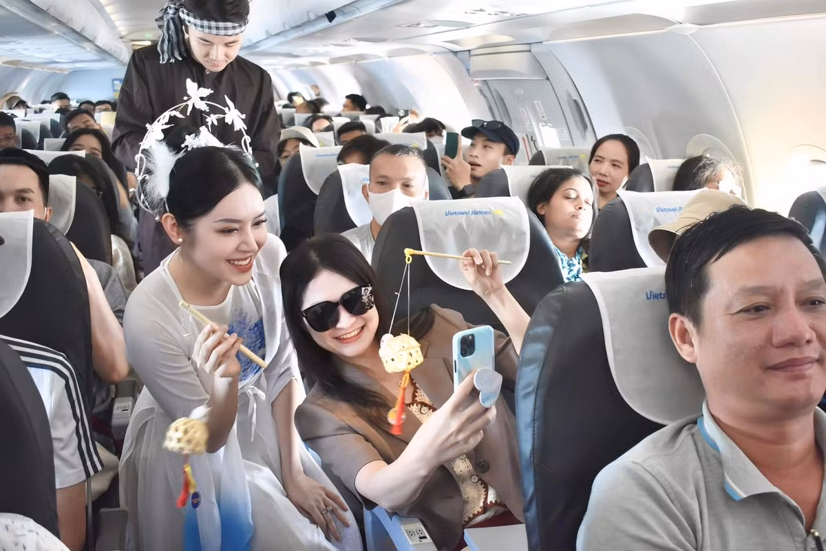 Là tiếp viên hàng không lại sở hữu nhan sắc và vóc dáng ấn tượng, Quế Chi được truyền thông lẫn người hâm mộ ưu ái gọi với biệt danh "nữ tiếp viên hàng không vạn người mê", "hot girl ngành hàng không", "hoa hậu ngành hàng không",...