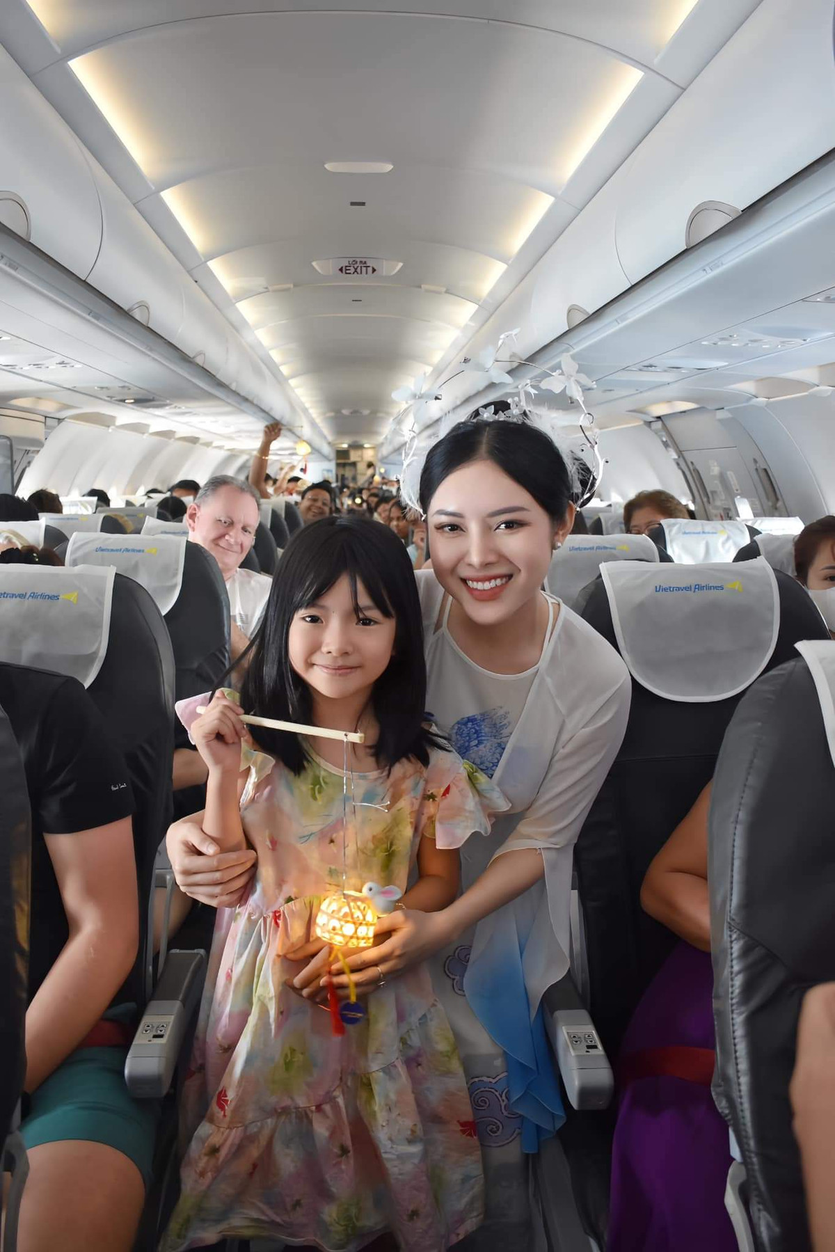 Quế Chi cho hay hiện tại vẫn đang gắn bó với công việc tiếp viên hàng không, đồng thời vẫn tham gia các dự án thiện nguyện, các công việc tại chùa.