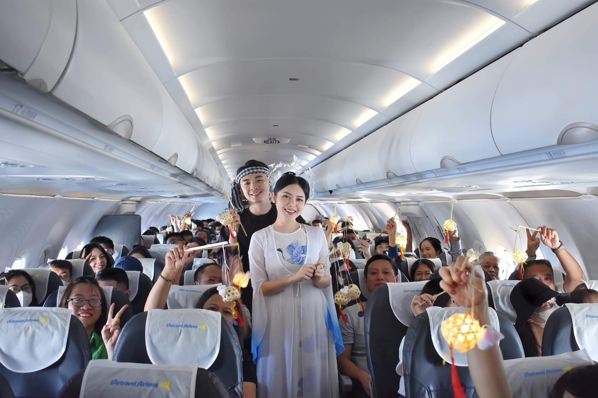 Ngoài ra, khi được công chúng biết đến nhiều hơn, Quế Chi có cơ hội để phát triển nghề tay trái: "Hiện tại, tôi đang làm đại diện hình ảnh, quảng cáo cho một số nhãn hàng về thẩm mỹ. Tôi cũng đang lấn sân vào lĩnh vực ca hát, tham gia một số show diễn nhỏ và đi học thanh nhạc để bản thân hoàn thiện hơn...