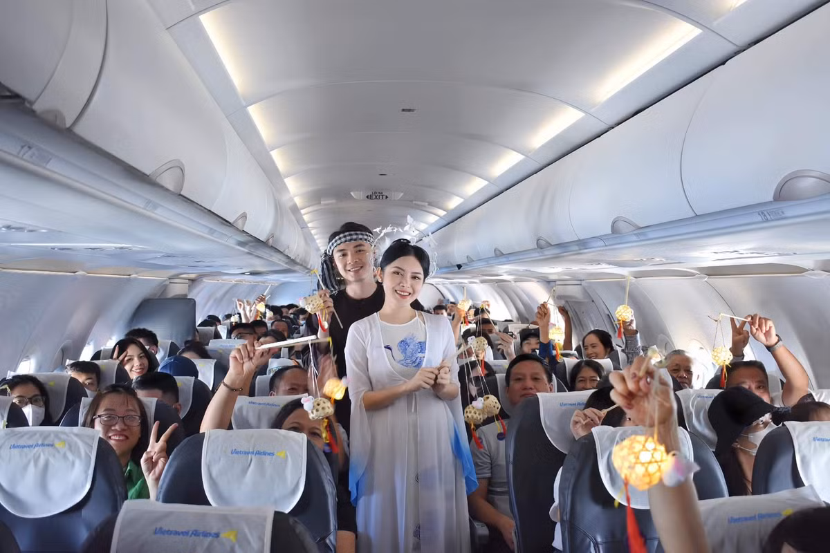 Ngoài ra, khi được công chúng biết đến nhiều hơn, Quế Chi có cơ hội để phát triển nghề tay trái: "Hiện tại, tôi đang làm đại diện hình ảnh, quảng cáo cho một số nhãn hàng về thẩm mỹ. Tôi cũng đang lấn sân vào lĩnh vực ca hát, tham gia một số show diễn nhỏ và đi học thanh nhạc để bản thân hoàn thiện hơn...