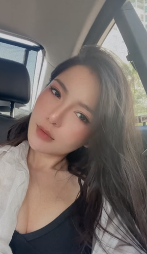 Quay clip cận cảnh khuôn mặt, Tú Linh khoe đường nét thay đổi nhưng ai cũng công nhận rằng cô nàng xinh đẹp, mặn mà hơn xưa.