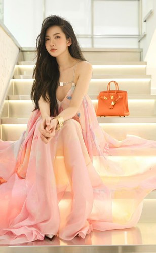 Có thể thấy dù sau nhiều năm MC Tú Linh vẫn còn được nhớ đến nhiều với danh xưng “hot girl M.U”.