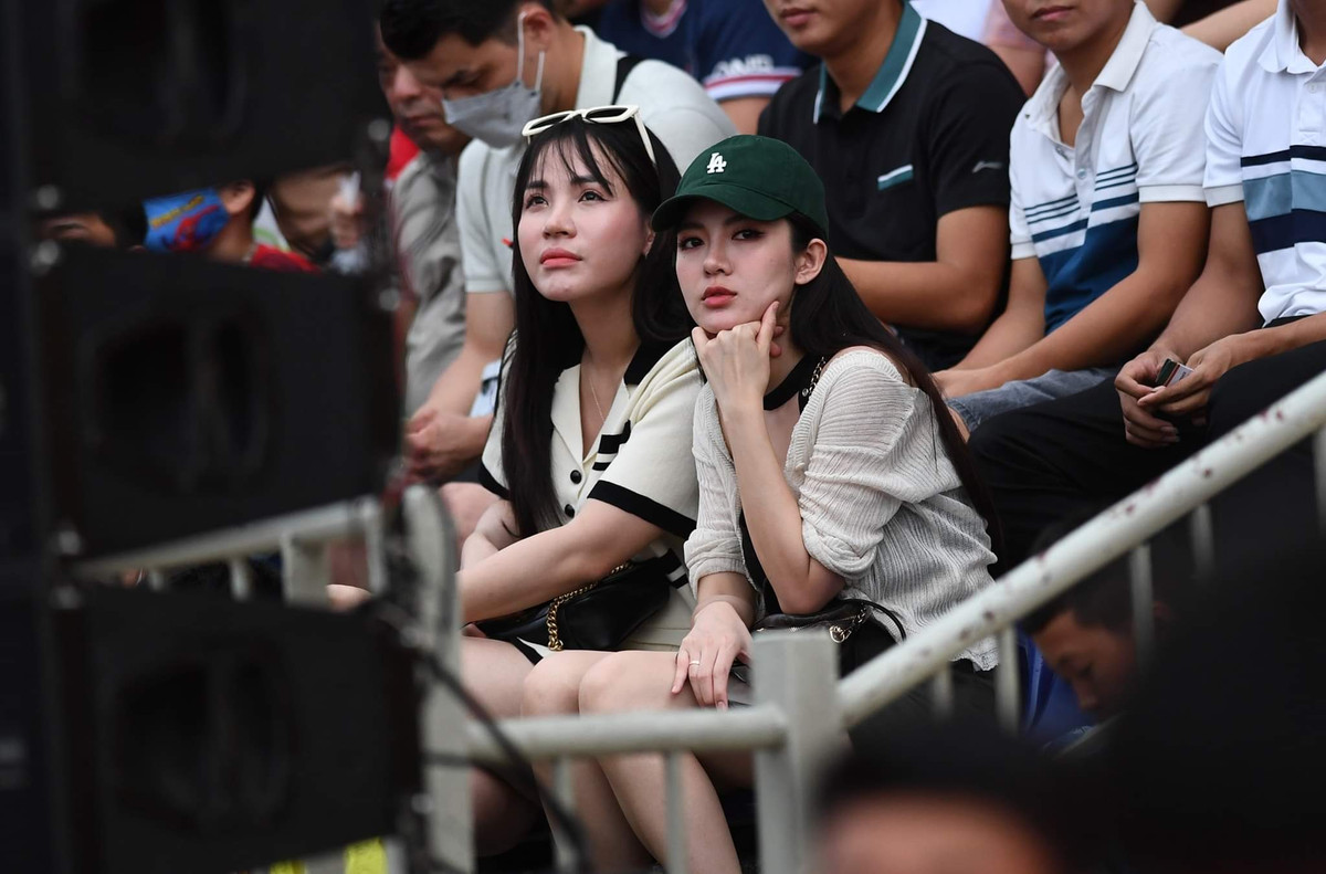 Mới đây, khoảnh khắc Tú Linh xuất hiện trong 1 trận đấu tại V-League khiến nhiều người gây chú ý bởi nhan sắc. Ảnh: Giang Nguyễn