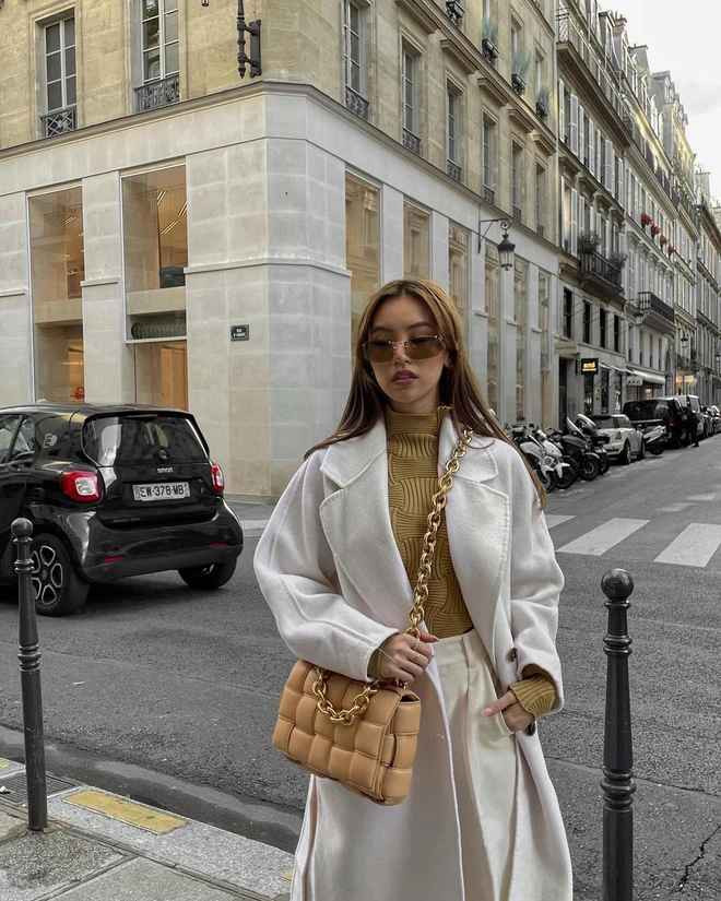 Ngoài ra Ashleigh Huỳnh cũng mới khoe loạt ảnh cưới vào đầu tháng 4 vừa qua. Được biết cặp đôi đã có 10 năm yêu nhau trước khi về chung một nhà.