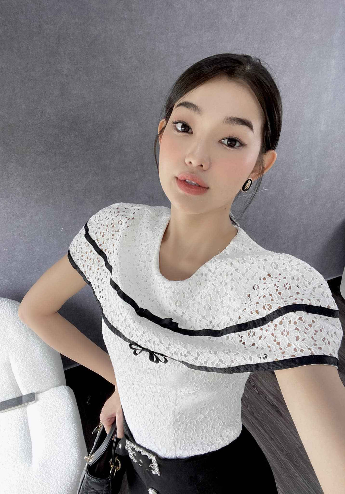 Sở hữu gương mặt đẹp cùng vóc dáng cuốn hút, thế nên hầu như không có kiểu đồ nào làm khó được Bé Quyên.