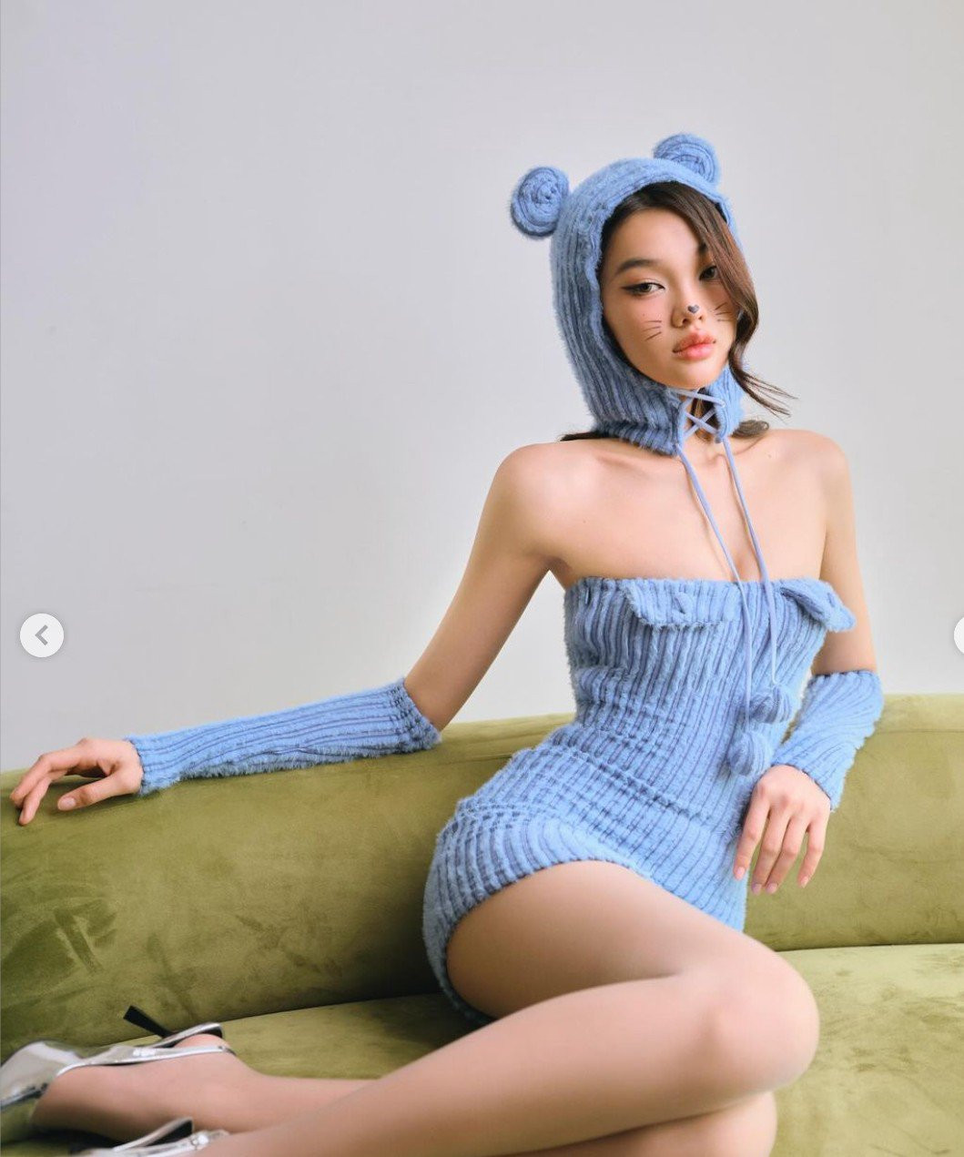 Mới đây, người đẹp của cuộc thi Hoa hậu Việt Nam 2022 tiếp tục gây thương nhớ với loạt ảnh diện trang phục quyến rũ, khoe cận đường cong mướt mát khi hóa trang thành một "bé mèo" cực kỳ đáng yêu.