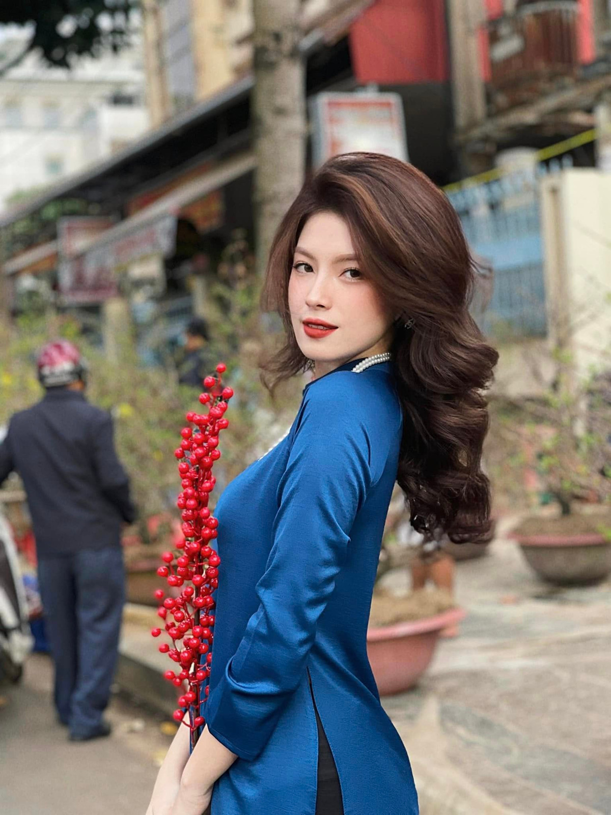 Bạn gái của tiền đạo Lê Minh Bình sở hữu thân hình thon gọn cùng đường cong quyến rũ. Thụy Hân từng nhiều lần "gây sốt" khi xuất hiện với những mẫu áo tắm gợi cảm, táo bạo.