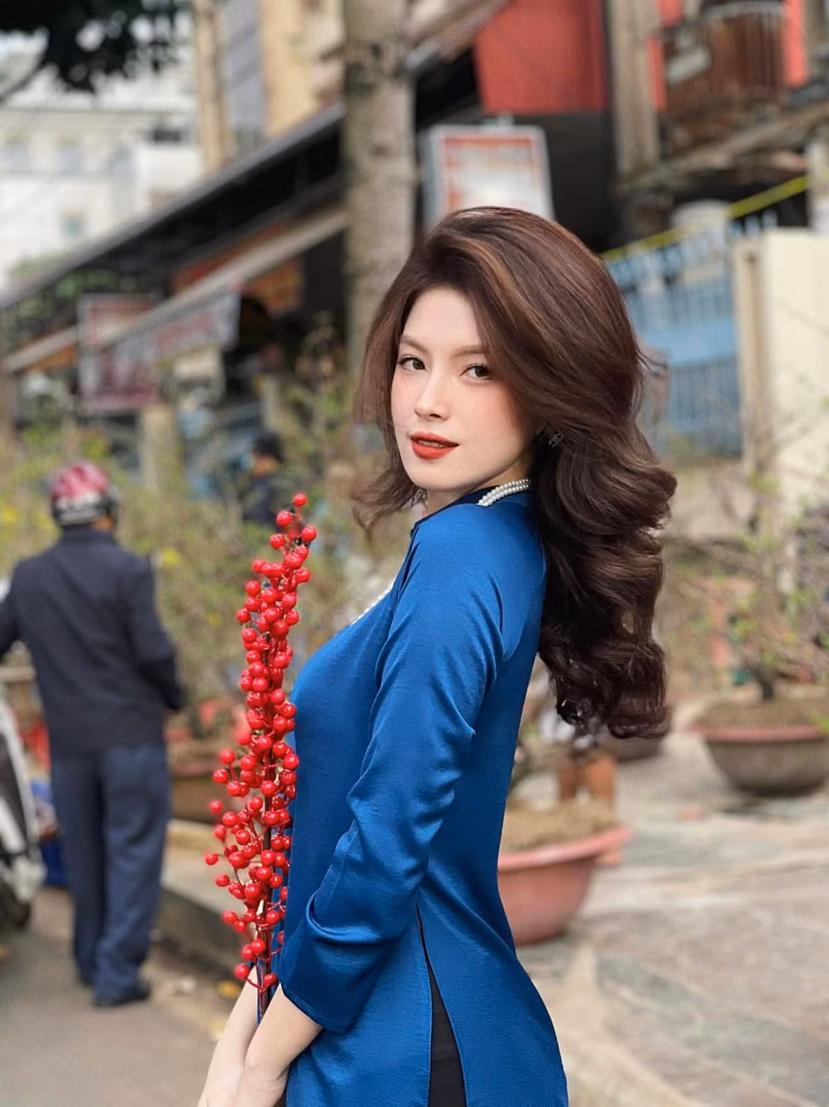 Bạn gái của tiền đạo Lê Minh Bình sở hữu thân hình thon gọn cùng đường cong quyến rũ. Thụy Hân từng nhiều lần "gây sốt" khi xuất hiện với những mẫu áo tắm gợi cảm, táo bạo.