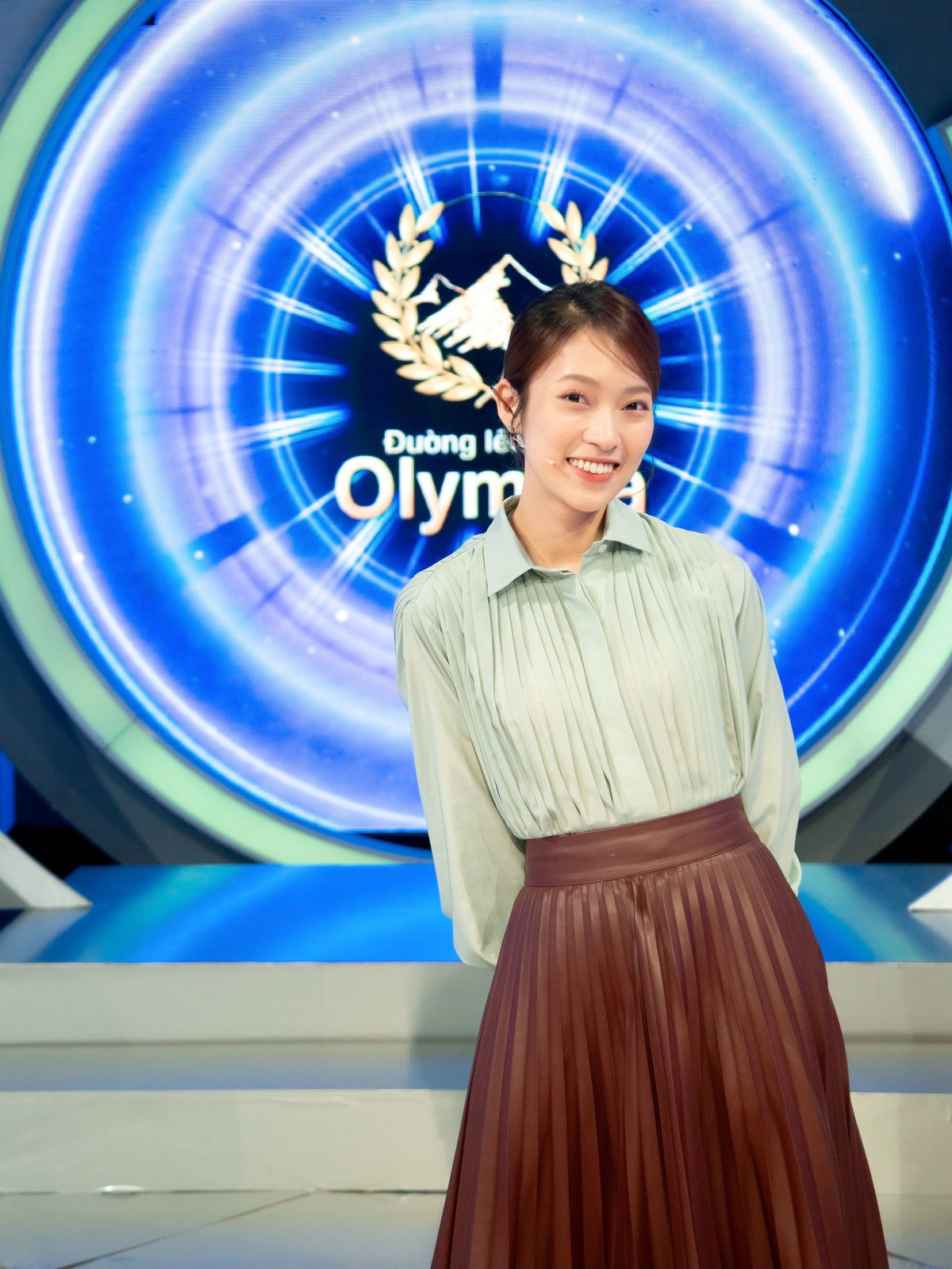 Năm 2016, Khánh Vy thi tốt nghiệp THPT và đậu 3 trường là Học viện Ngoại giao, Học viện Báo chí &amp; Tuyên truyền và Học viện An ninh.