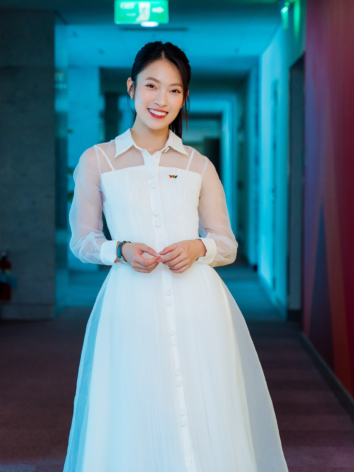 Chưa hết, Khánh Vy từng khiến nhiều người ghen tị khi tổng kết 50 điều bản thân làm được trong 10 năm qua như: Tậu xe hơi, mua đất cho bố mẹ, làm đại sứ nhiều quốc gia...